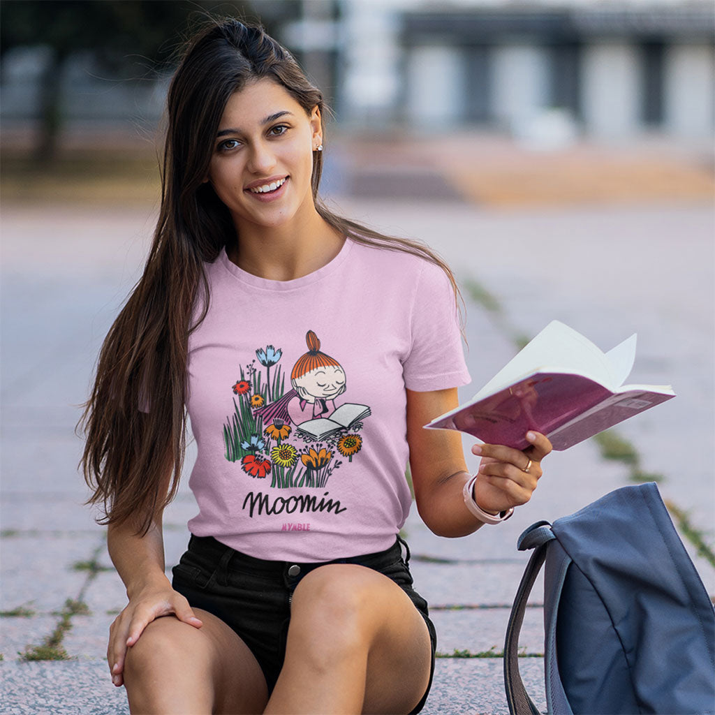 Moomin Mymble Reading Women's T-Shirt