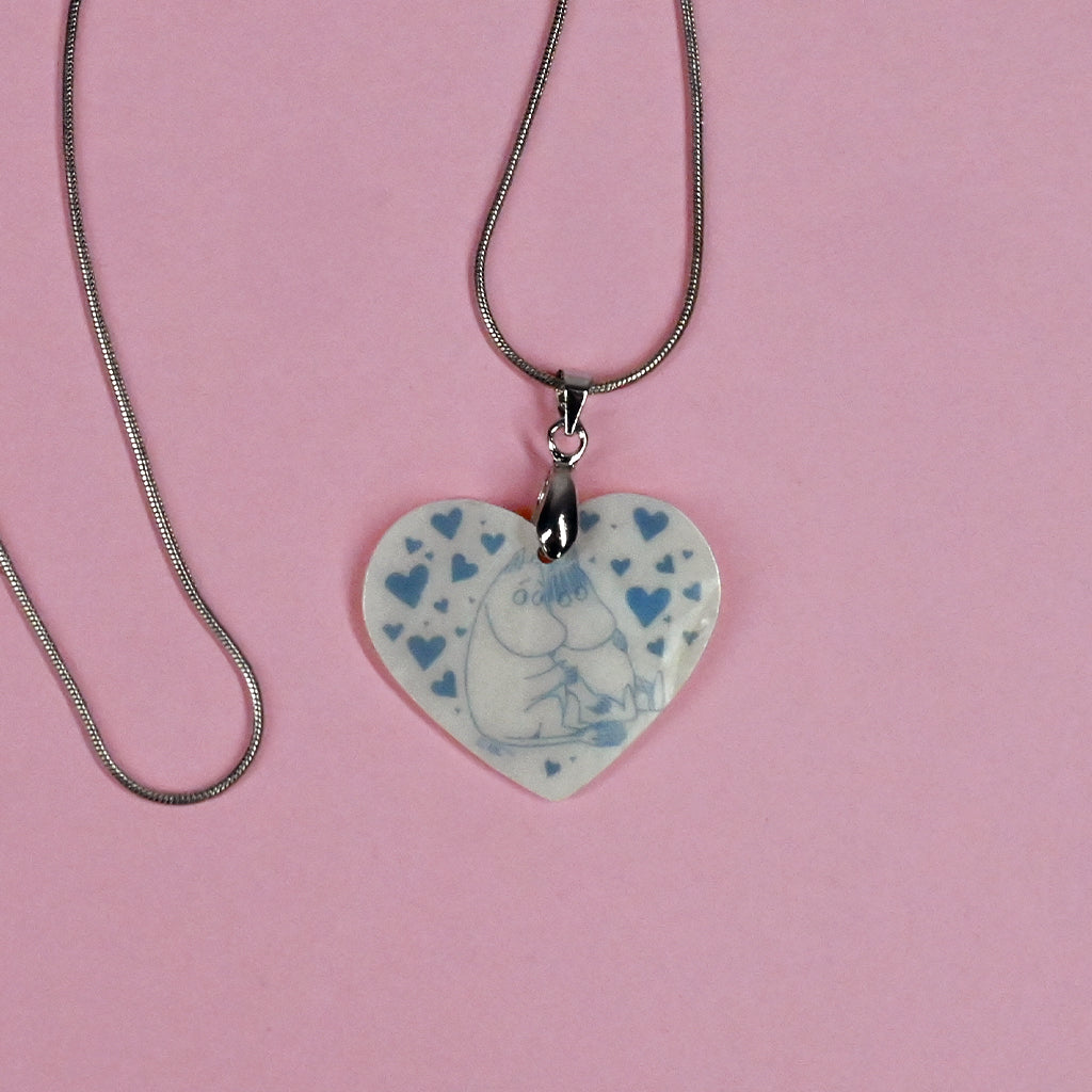 Moomin Moomintroll & Snorkmaiden Fall In Love Hearts Real Shell Pendant Necklace