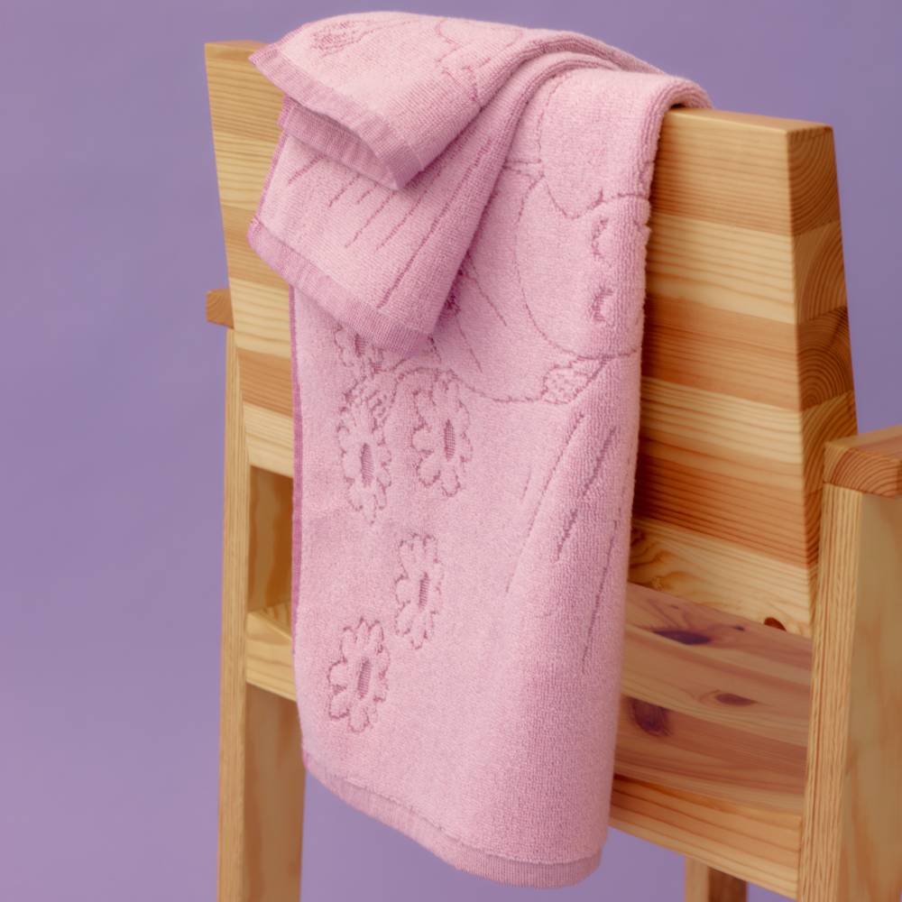 Moomin Sweethearts Bath Towel 70x140 Pink - The Official Moomin Shop