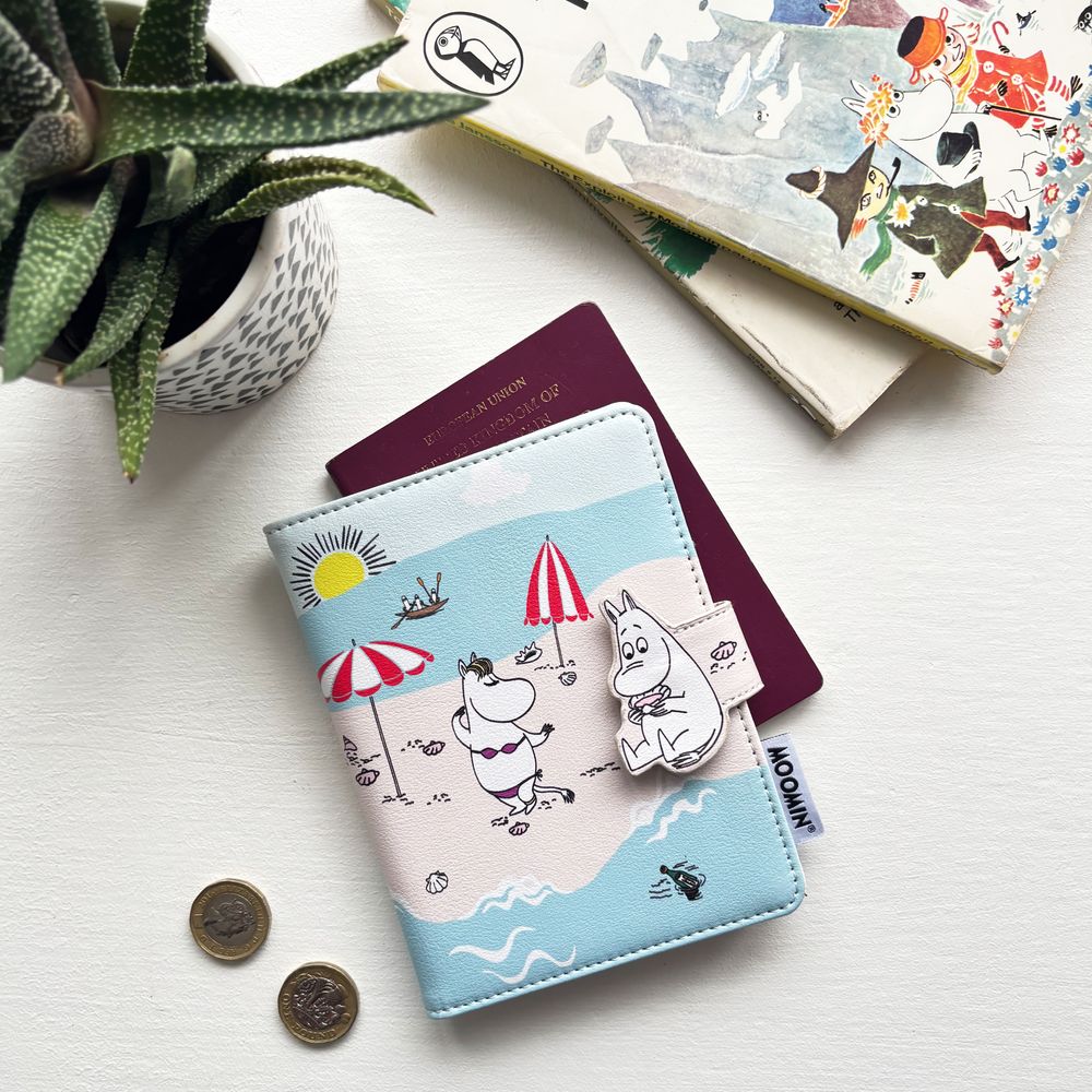 Moomin Beach Passport Holder - The Official Moomin Shop