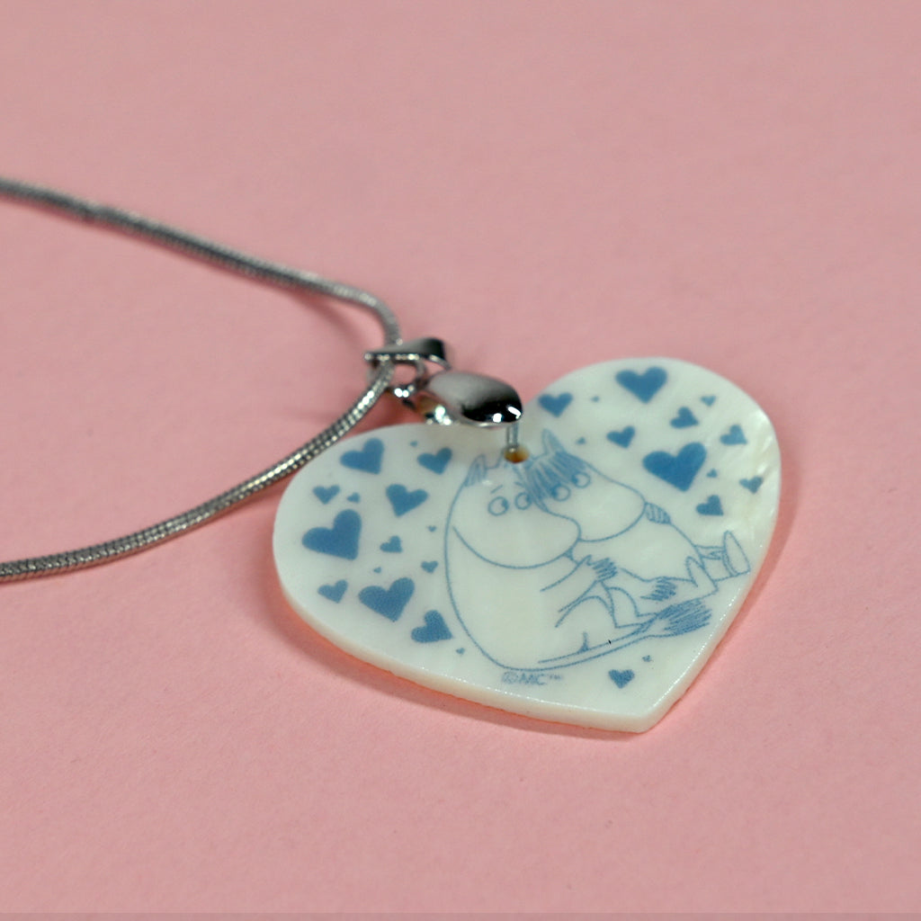 Moomin Moomintroll &amp; Snorkmaiden Fall In Love Hearts Real Shell Pendant Necklace